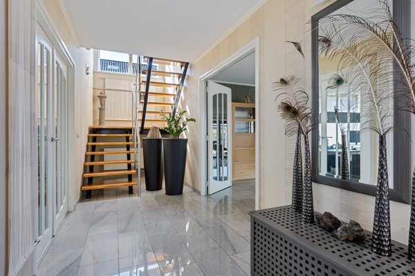 Photo - For sale: UNIQUE OPPORTUNITY! DETACHED, ABUNDANT SPACE. SCHEDULE YOUR VIEWING!